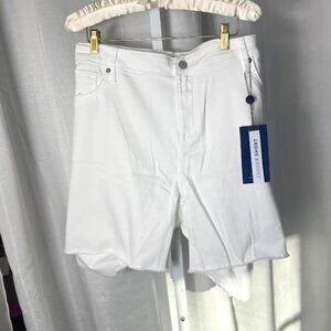 NWT Vigoss Jagger Classic Fix Luxe Stretch Denim Shorts in White - Size 24